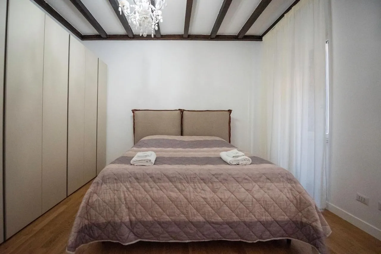 Apartment Splendido Appartamento Nel Centro Di Roma, Monti
